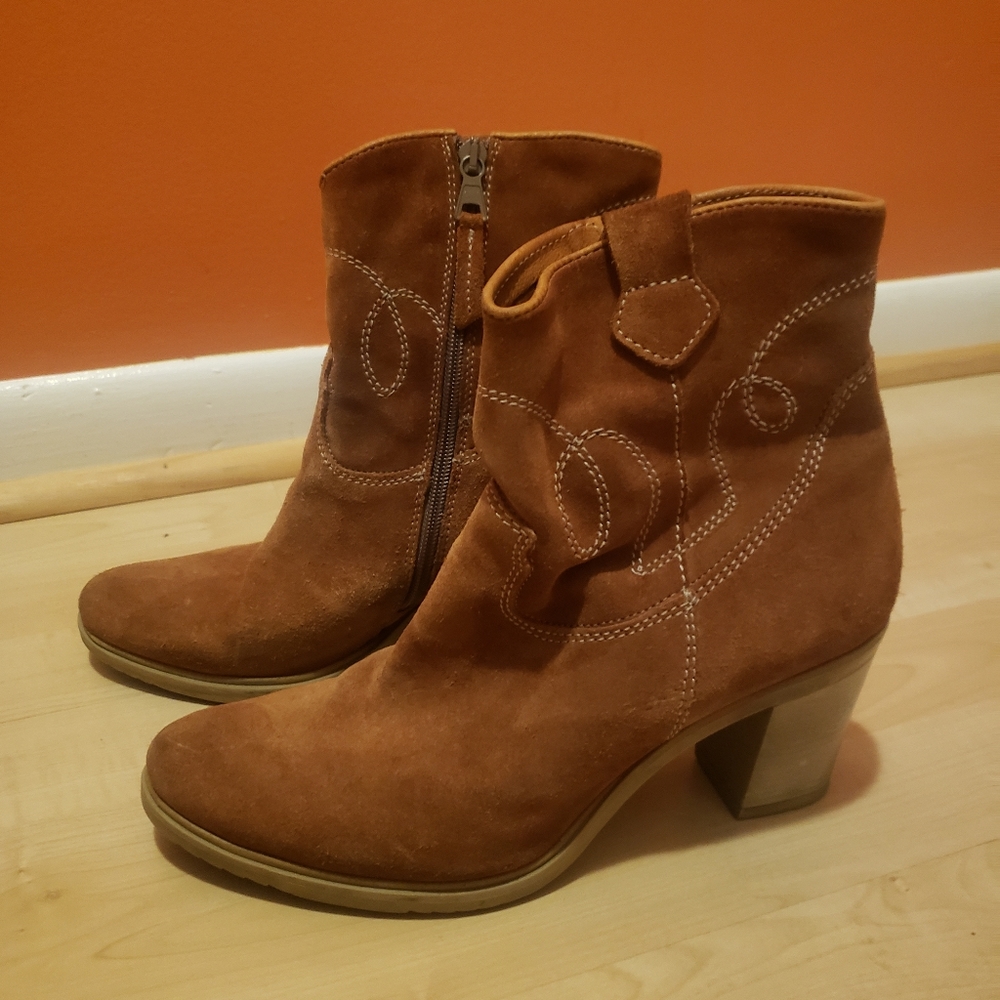 Ankle cowboy boots, size 10